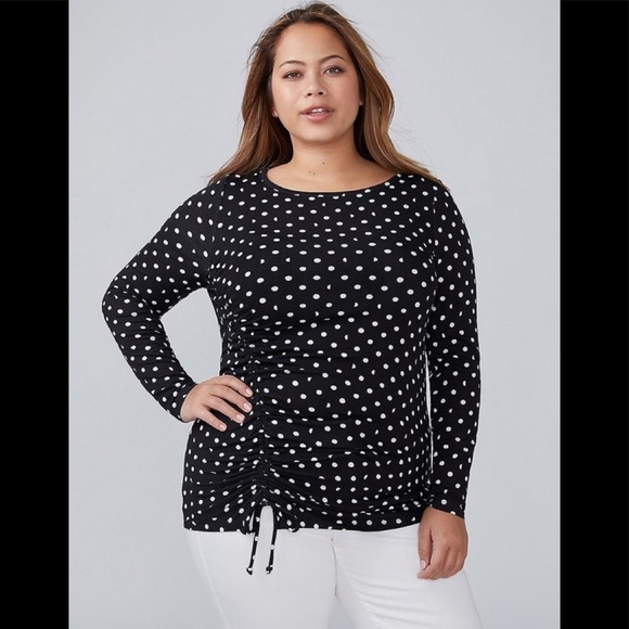 Lane Bryant Tops - 👀🖤⚪️POLKA DOT RUCHED TOP👀🖤⚪️